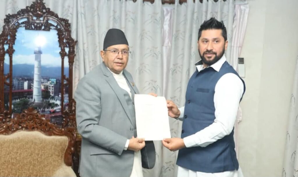 रवि लामिछानेले सभामुखलाई भेट्दै निलम्बन फुकुवाको माग