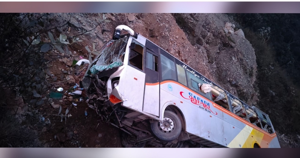 बस दुर्घटना: नेपालगञ्जबाट काठमाडौँ जान panes हेर्ने २३ जना घाइते