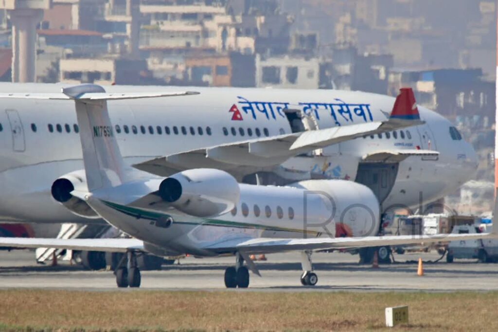 अमेरिकाबाट देश निकाला गरिएका नेपाली लिएर आएको विमान काठमाडौंमा अवतरण