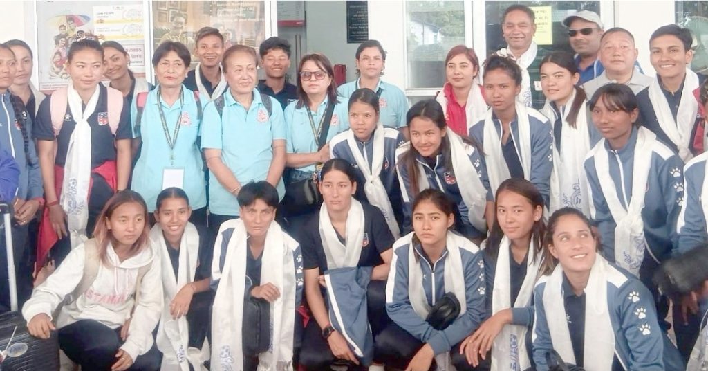 नेपाली महिला फुटबल टोलीको यात्रामा सास्ती : एन्फाको लापरबाहीमा मन्त्रीको आक्रोश