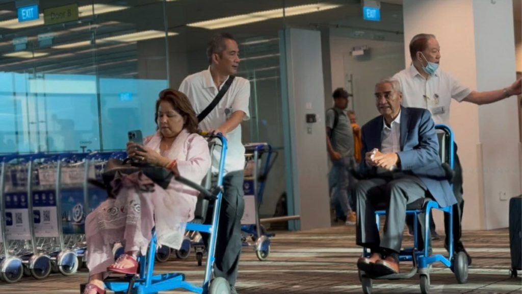 उपचारका लागि सिंगापुर पुगे देउवा दम्पती, सभापति देउवा ह्विलचेयरमा देखिए