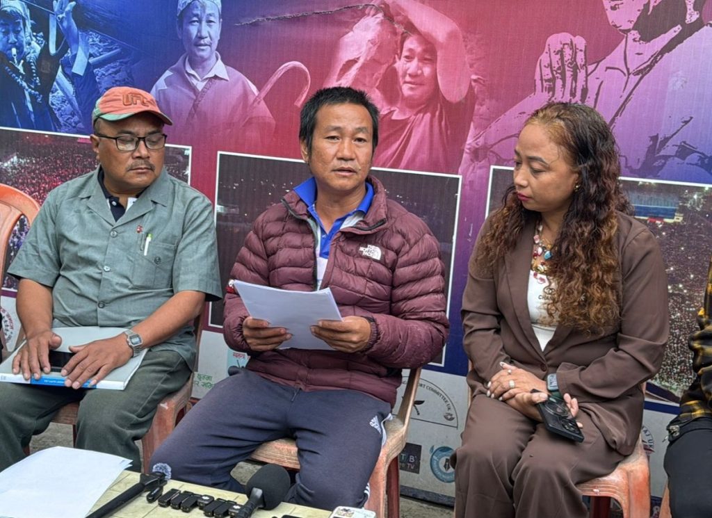 श्रमद्वारा विकासको बाटो खोल्छौँ: साम्पाङले सार्वजनिक गरे नयाँ घोषणा पत्र